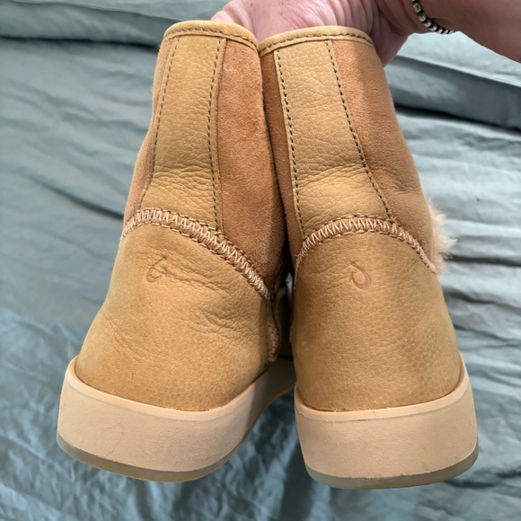 Olukai Pa'ina Hulu Shearling Lined Waterproof Tan Leather Booties. Size 7. - Picture 8 of 16